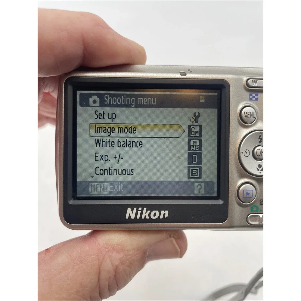 Nikon Coolpix L6 6MP Digital Camera 3X Optical Zoom+CD+Manuals +Case Tested Fine